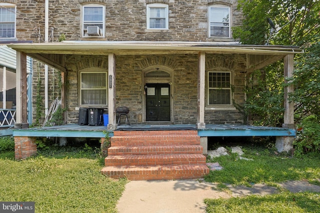 view of front of property featuring a porch