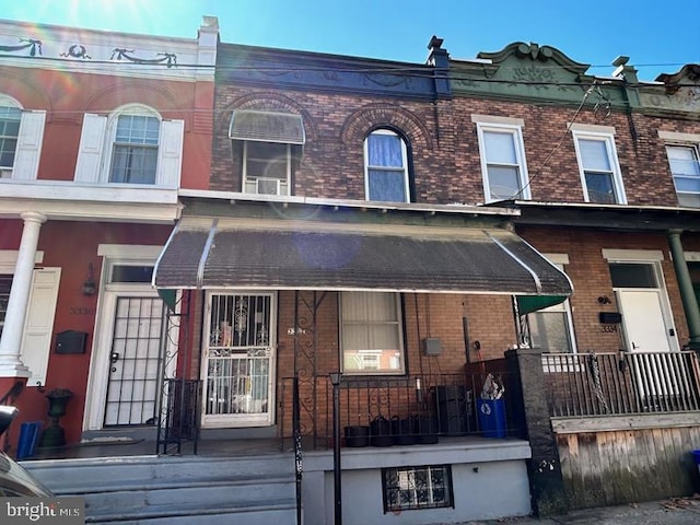 townhome / multi-family property featuring brick siding