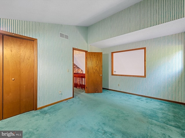 unfurnished room with carpet