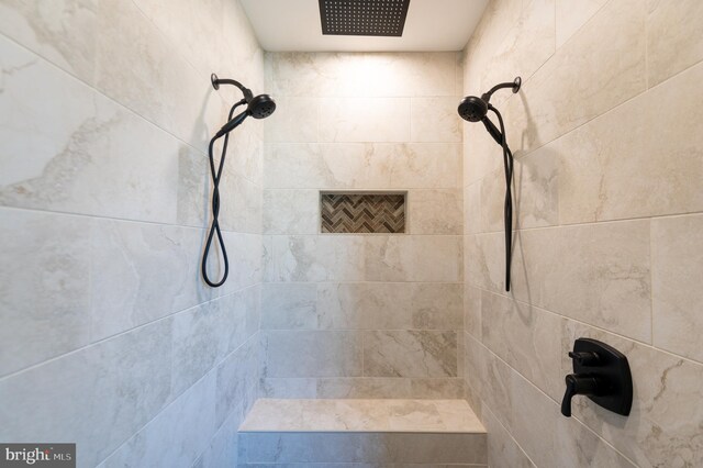 bathroom featuring tiled shower