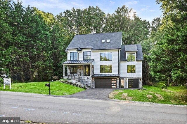 view of front facade featuring a garage and a yard