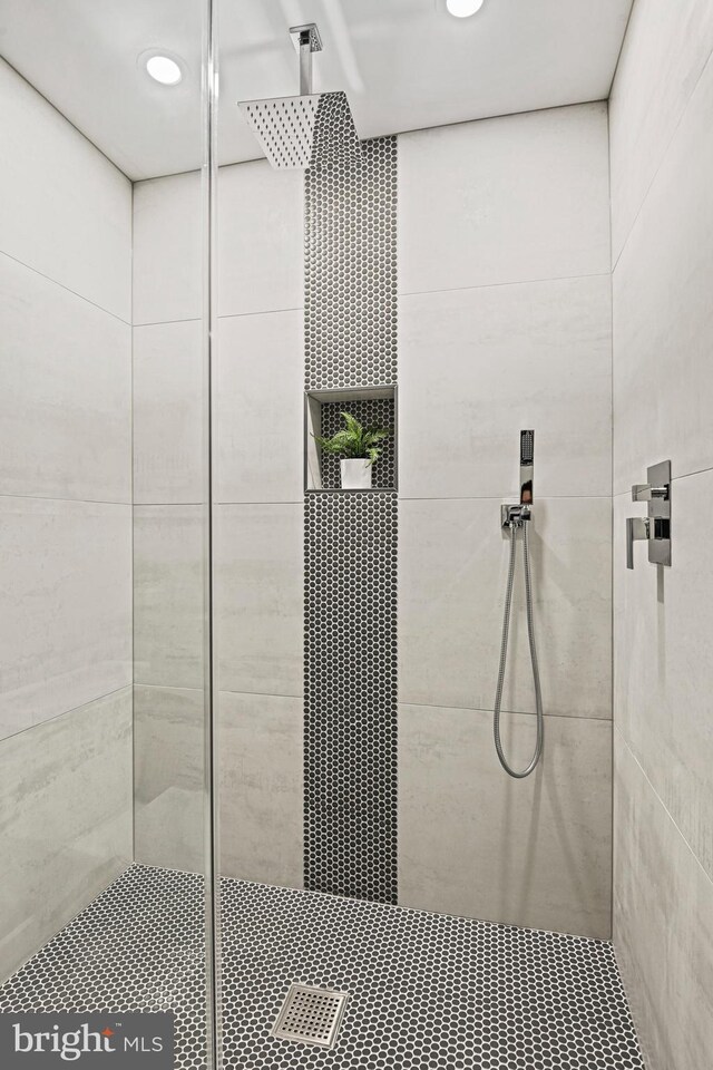 bathroom with a tile shower