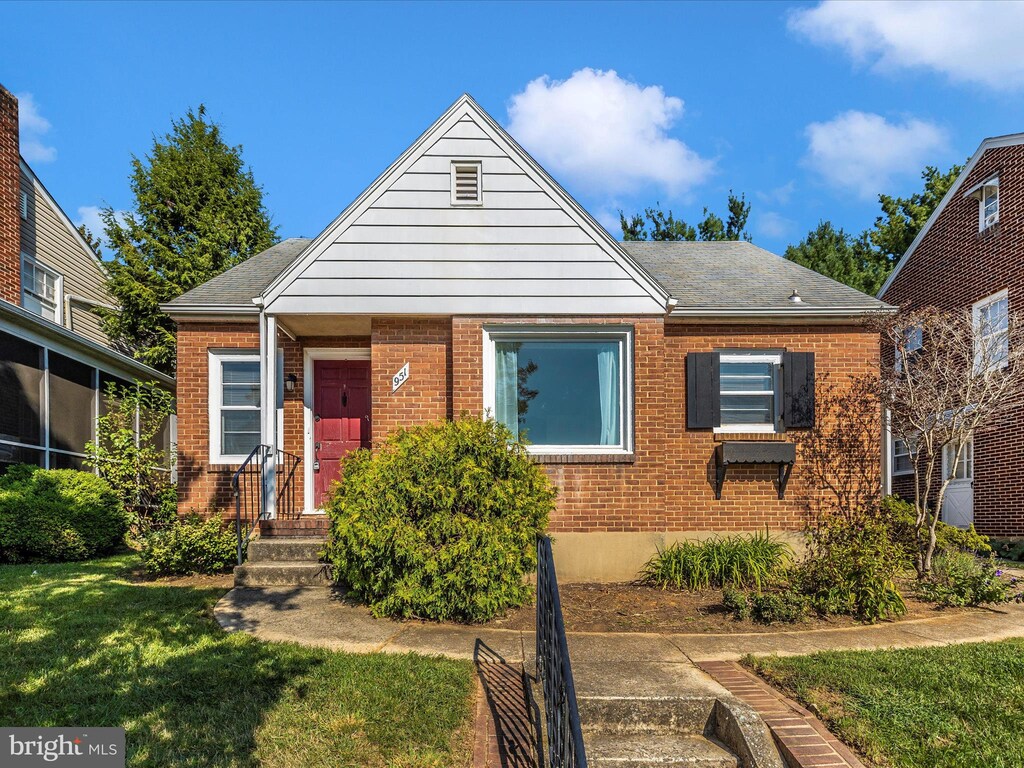 bungalow-style home featuring a front yard