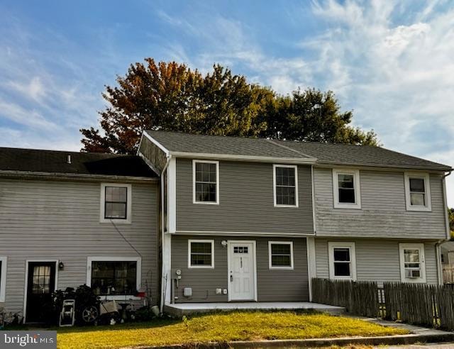 view of front of home with a front lawn