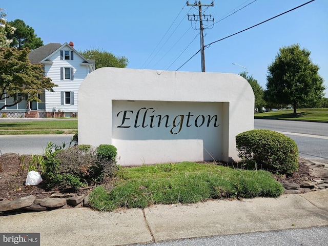 view of community / neighborhood sign