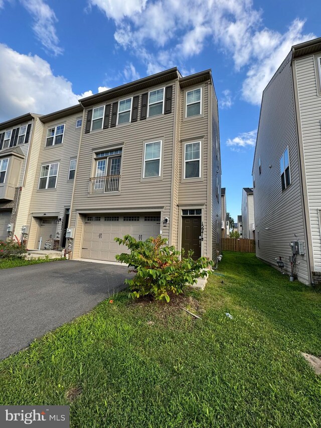 townhome / multi-family property featuring a garage