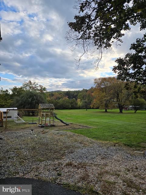 14352 Charmian Rd, Waynesboro, PA 17268 - community play area with a yard