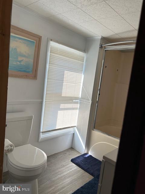 14352 Charmian Rd, Waynesboro, PA 17268 - full bathroom featuring toilet, shower / bathtub combination, and wood finished floors