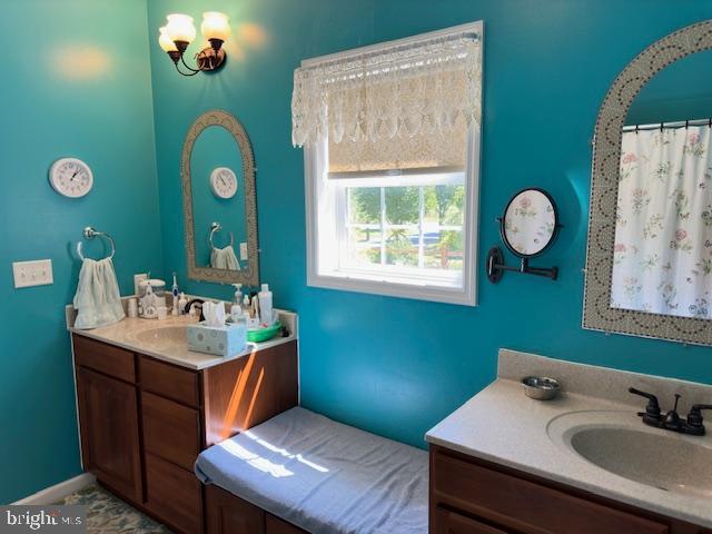 bathroom with vanity