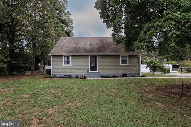 view of front of house with entry steps and a front lawn