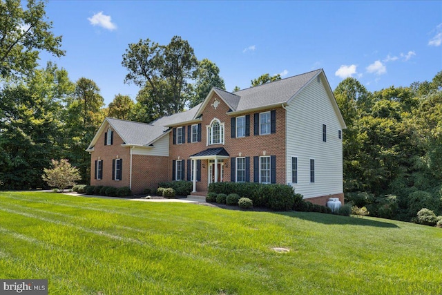 colonial home featuring a front yard