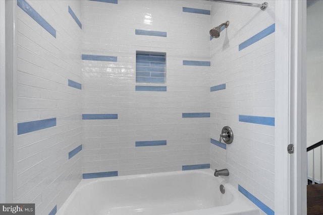 bathroom featuring tiled shower / bath