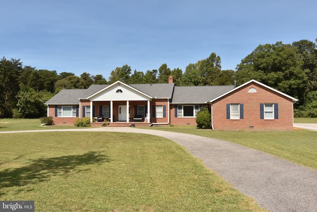 view of front facade with a front lawn and covered porch