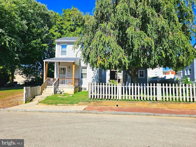 view of front of property with a fenced front yard and covered porch