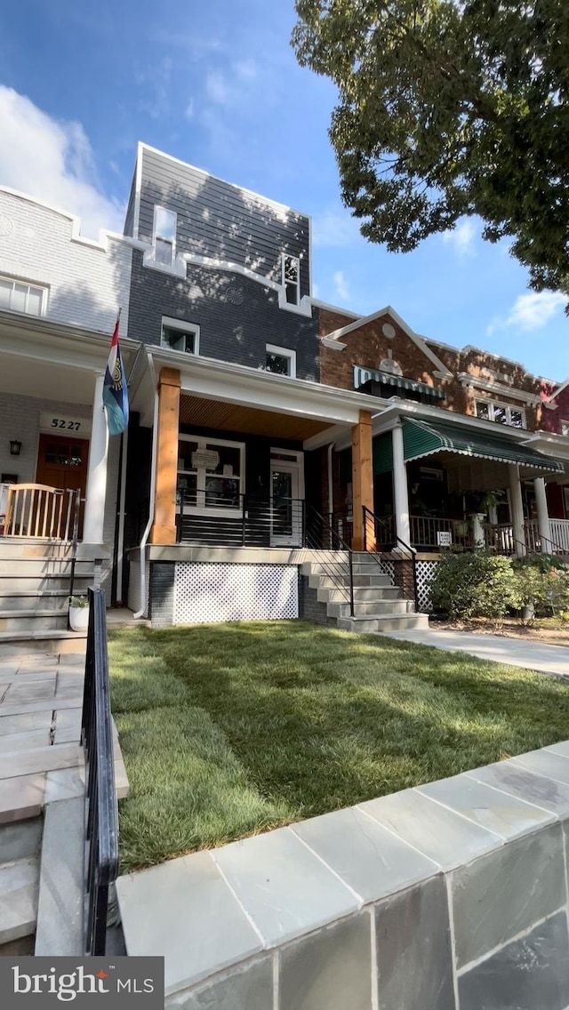 exterior space featuring a front yard and a porch