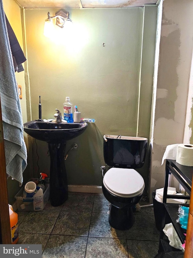 bathroom featuring toilet