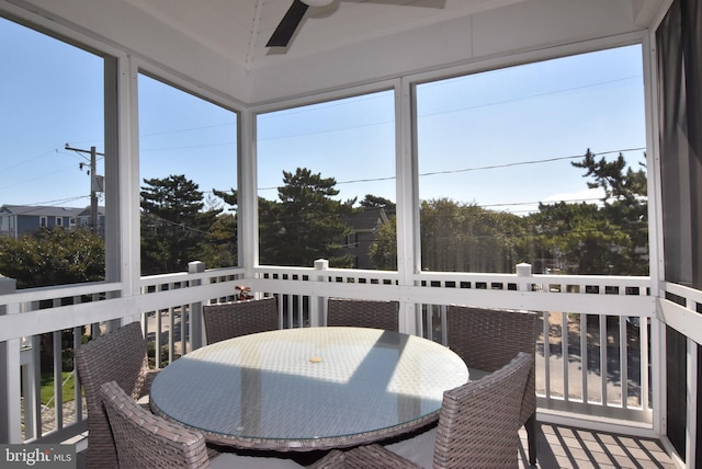 sunroom / solarium with ceiling fan