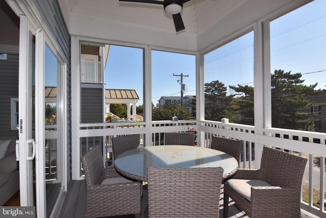 sunroom / solarium with ceiling fan