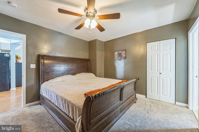 carpeted bedroom featuring ceiling fan