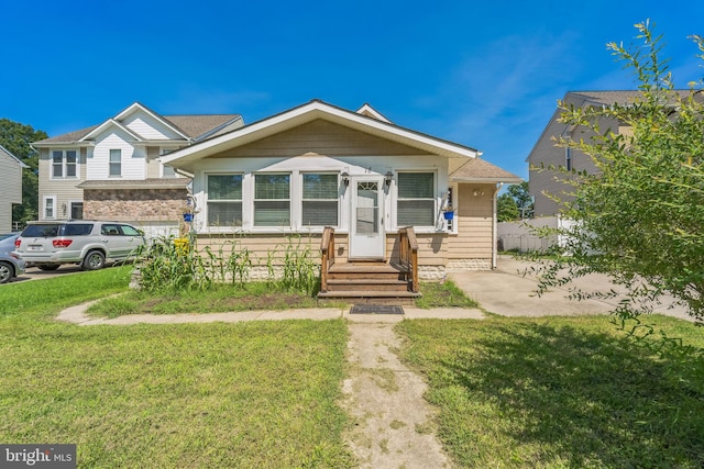 view of front of house featuring a front yard