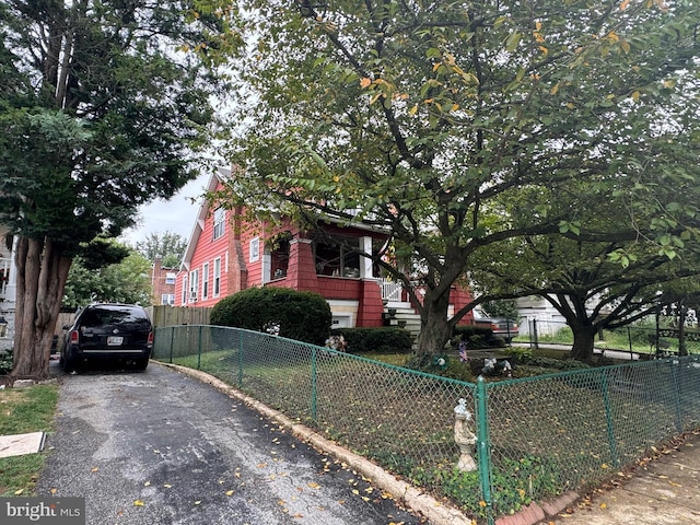 view of side of home featuring a fenced front yard