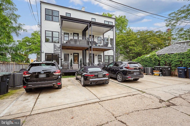 view of front of property featuring a balcony