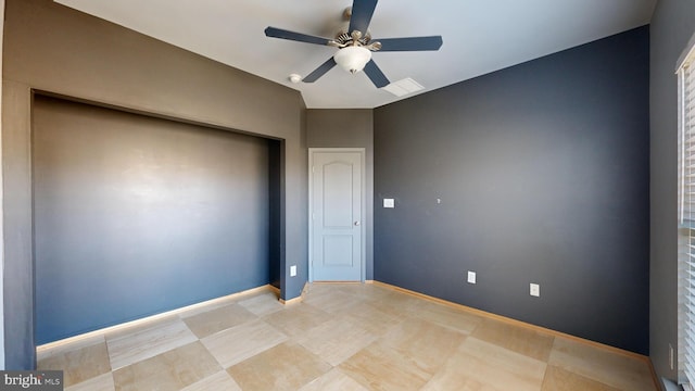 unfurnished bedroom featuring a ceiling fan, a closet, visible vents, and baseboards