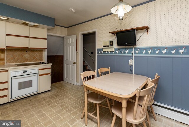 dining area with crown molding