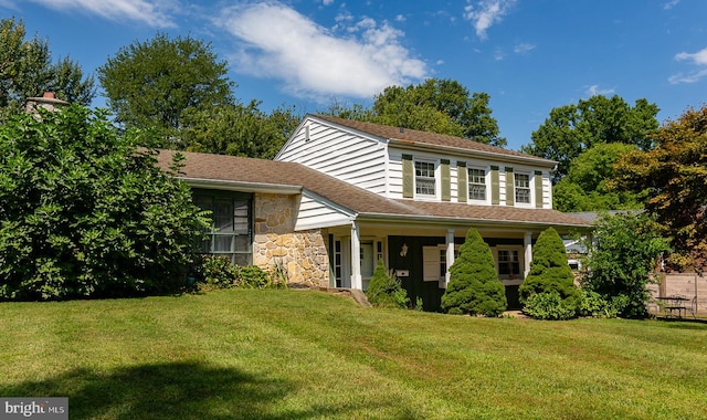 view of front of home with a front lawn