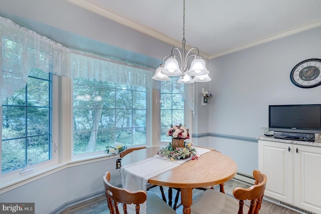 dining area featuring an inviting chandelier, light hardwood / wood-style flooring, and ornamental molding