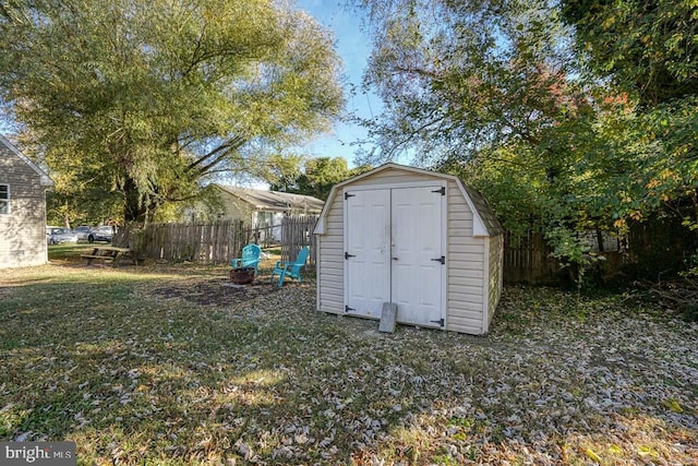 view of outdoor structure featuring a yard