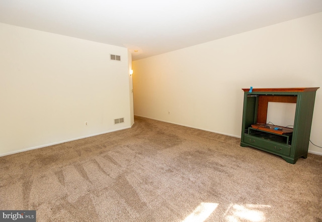 unfurnished room featuring carpet