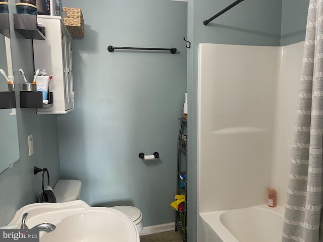 bathroom with shower / bath combo with shower curtain and toilet