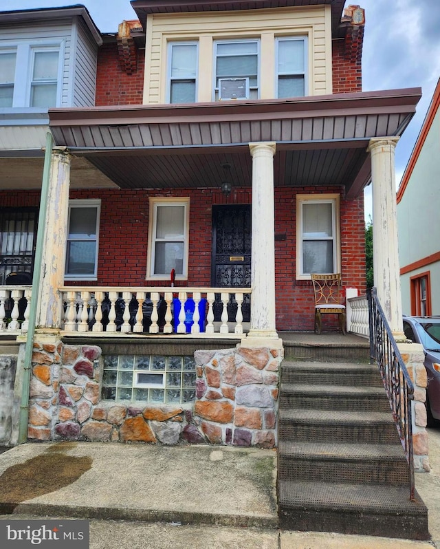 view of front of home with covered porch