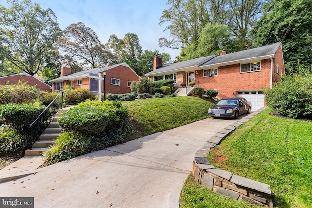 view of front of house featuring a front lawn and a garage