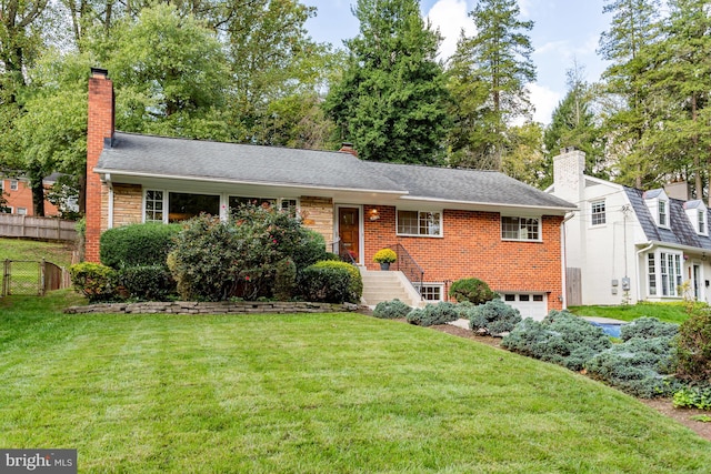 view of front of property featuring a front yard