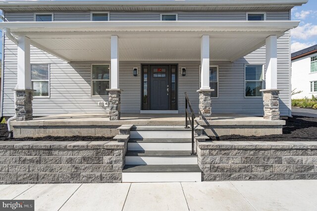 view of front of property featuring a porch