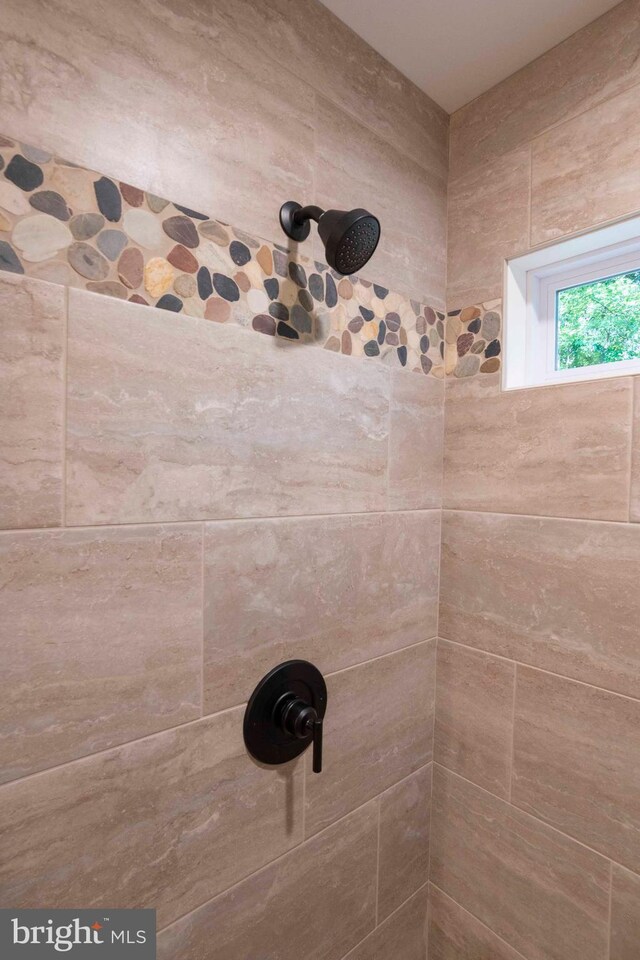 interior details with a tile shower