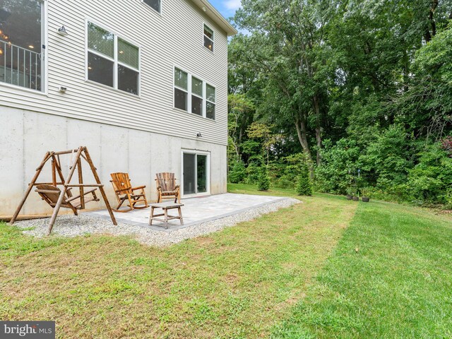 view of yard with a patio area