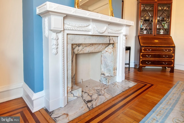 room details featuring hardwood / wood-style floors