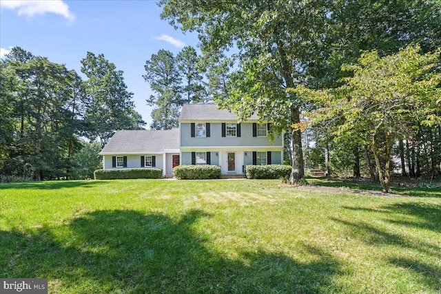 view of front of property with a front yard