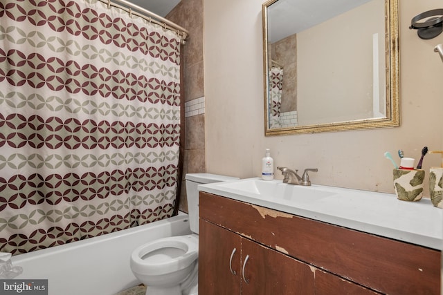 full bathroom featuring shower / bathtub combination with curtain, toilet, and vanity