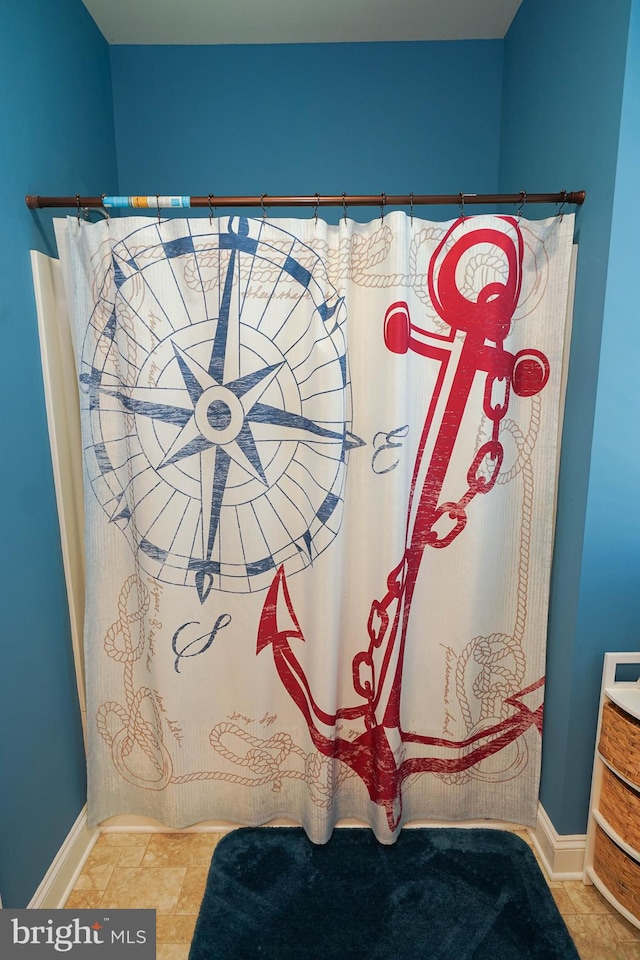 bathroom featuring a shower with shower curtain and vanity