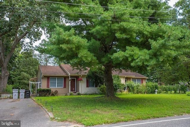 single story home featuring a front yard