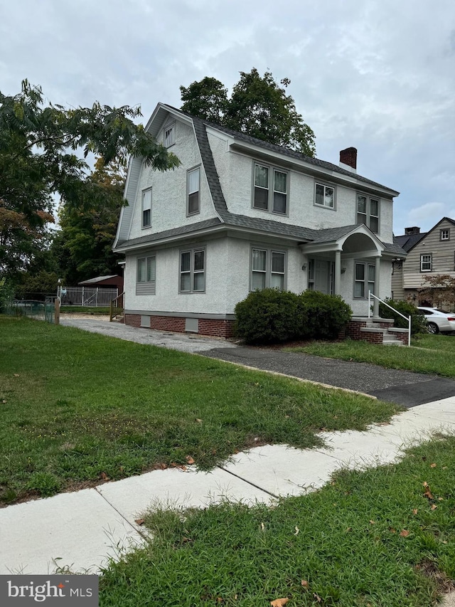 view of front of home with a front yard