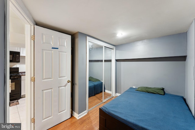 bedroom featuring light hardwood / wood-style floors and a closet