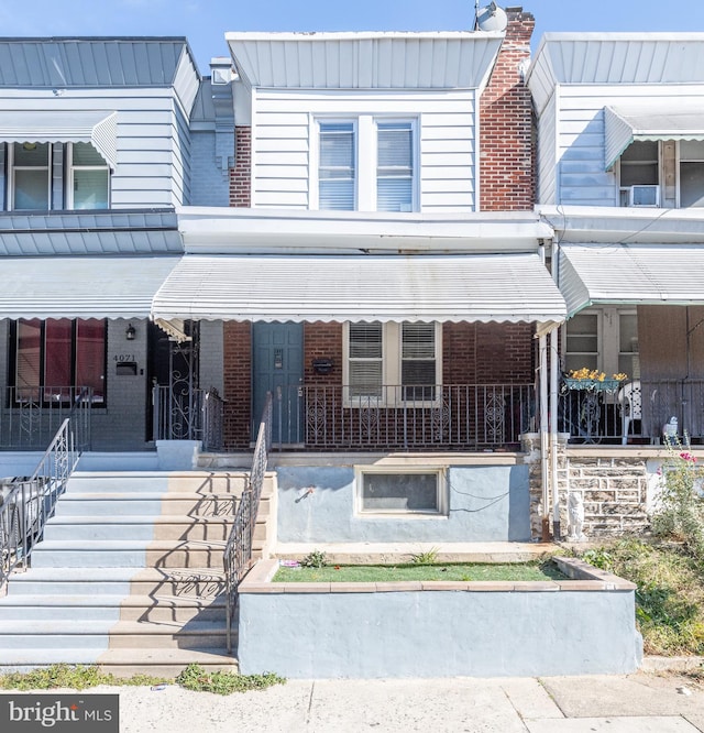 townhome / multi-family property featuring a porch