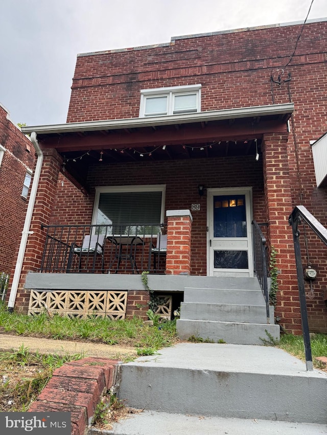 view of front facade with covered porch