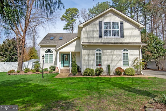 view of front facade featuring a front yard and a garage