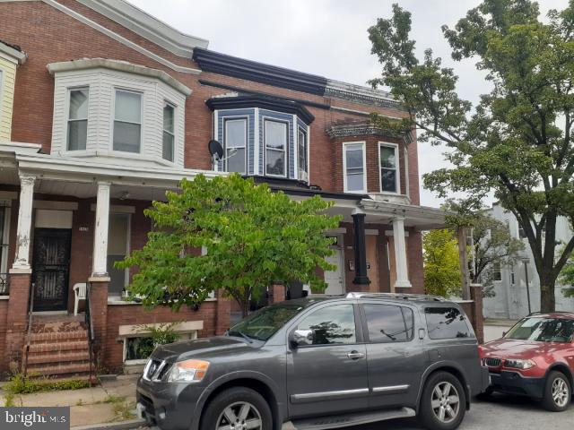 view of front facade featuring covered porch